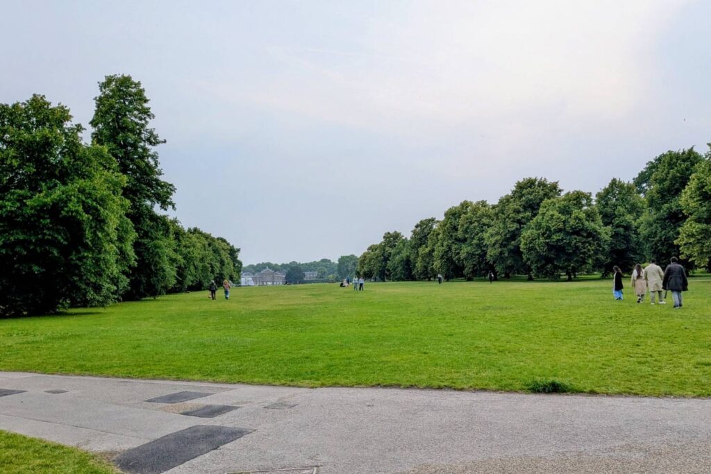 毎朝登校中に通り抜けるHyde Park