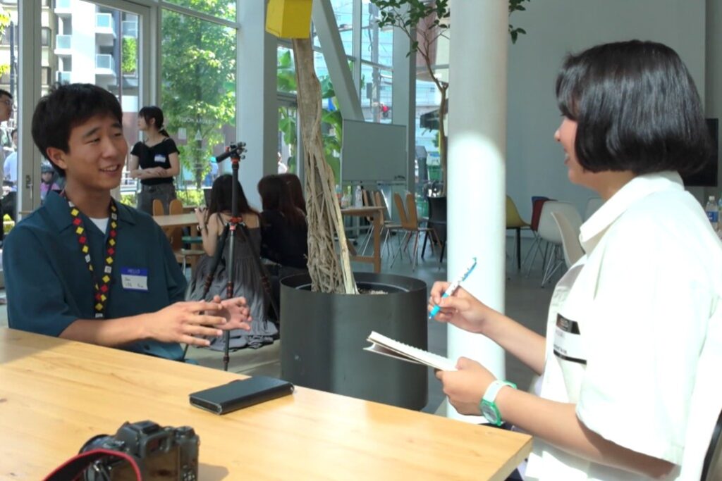 インタビューを受けるShin-ichiroさん