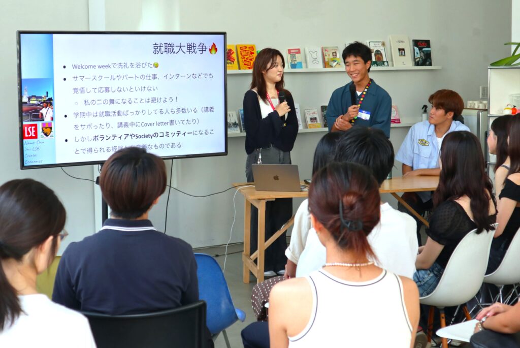 学生生活に関わるさまざまなテーマのプレゼンテーションをするコミッティーたち