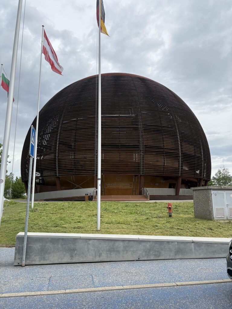 スイスにある欧州原子核研究機構(CERN)